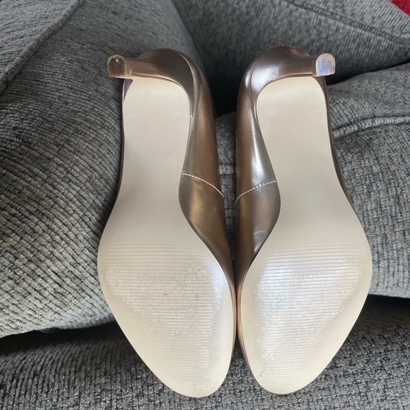 Talbots Gold Metallic Leather Pumps Size 5 - Picture 5 of 8